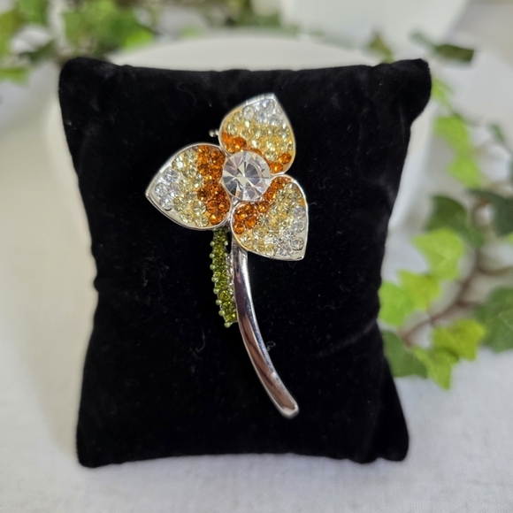 Jewelry - Silver Single Flower Brooch Pin Daffodil Rhinestone